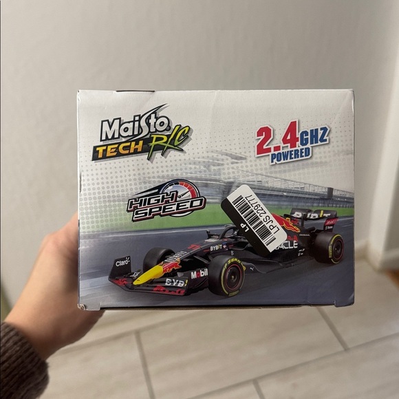 Maisto Racing Remote Control Vehicle 1:24 Scale Red Bull - Picture 6 of 6